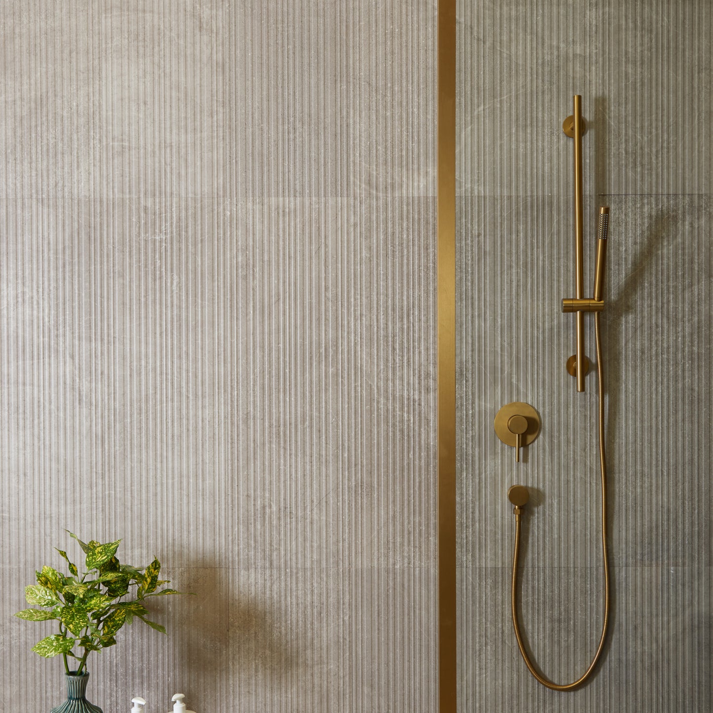 Riverside Wall Linear Perla